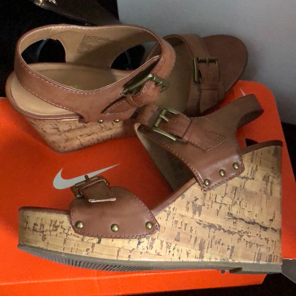 brown wedges